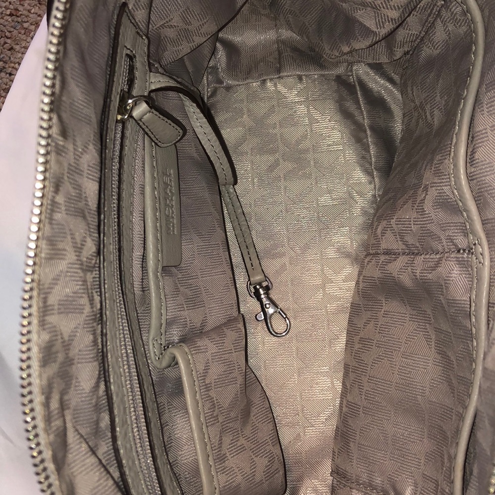 Michael Kors Leather Grey Shoulder Tote - Picture 3 of 8